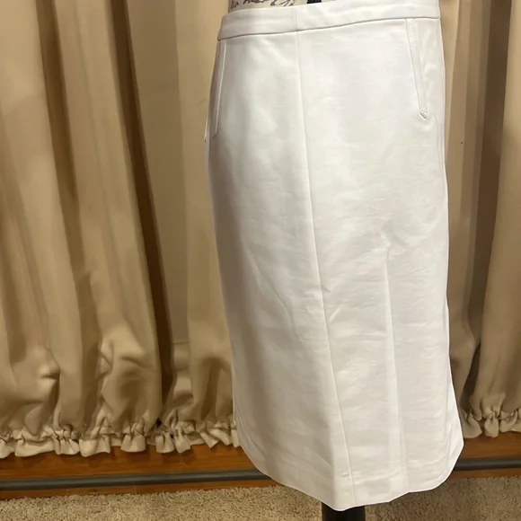 White skirt - Picture 4 of 6